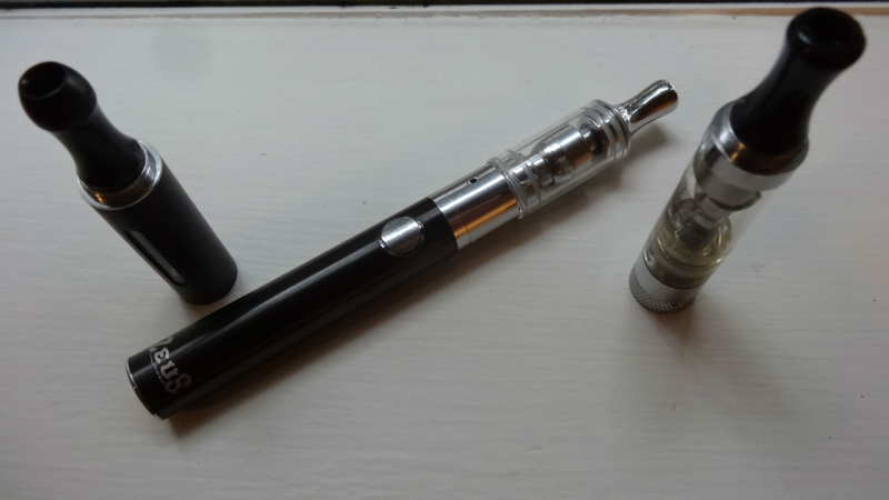 Illustration for article titled Zeus Thunder Vape Pen: E-Cig and Vaping in One Pocketable Package